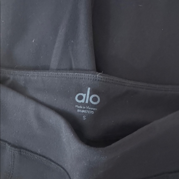 alo Airbrush High-Waist Flutter Legging - Picture 3 of 3